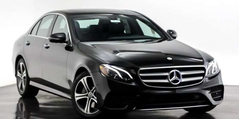 Luxury Sedan : Mercedes Benz E350
