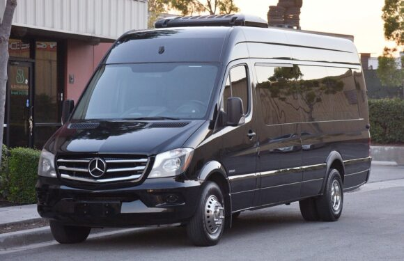 Corporate Travel Made Luxurious with Corporate Black Car Service